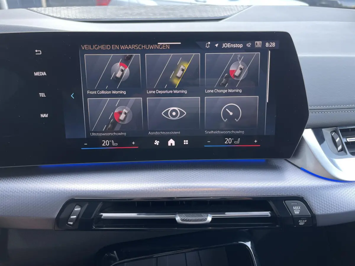 218i M-Pakket CAMERA|LEER|DODEHOEK|STOELVERWARMING|KEYLESS|LED KOPLAMPEN|CARPLAY|ELEKTRISCHE KOFFERKLEP