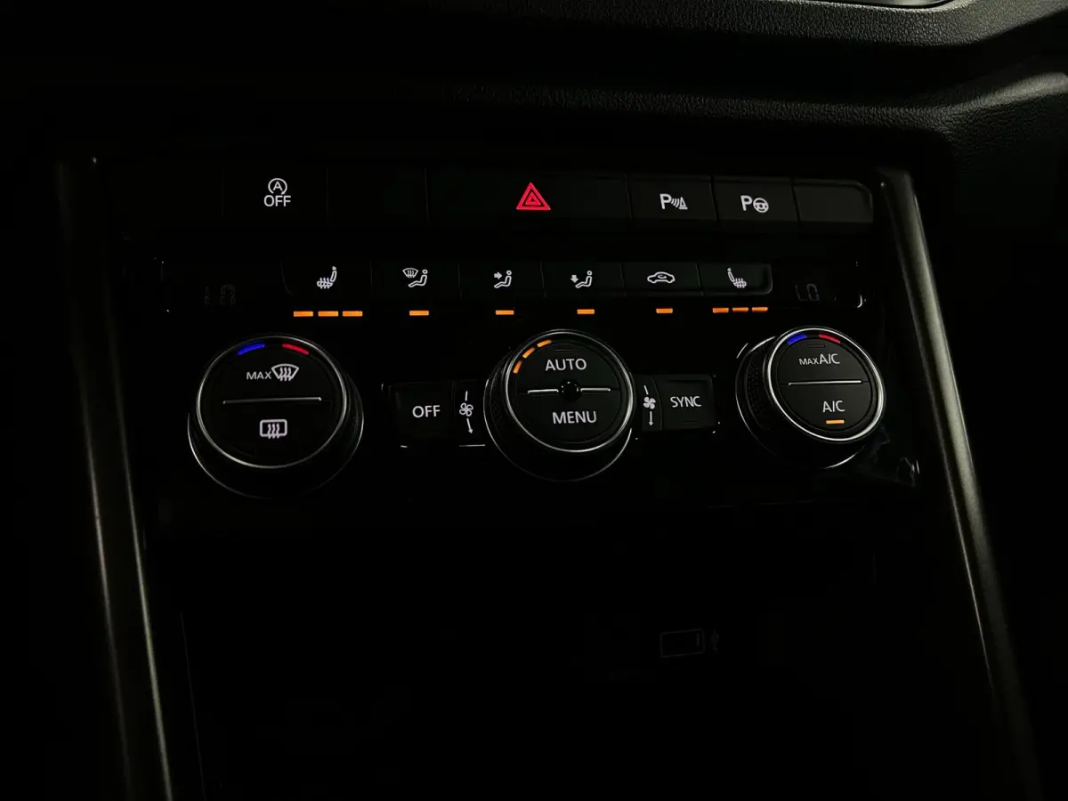 1.0 TSI | ACC | PDC | Camera | Elektr.koffer