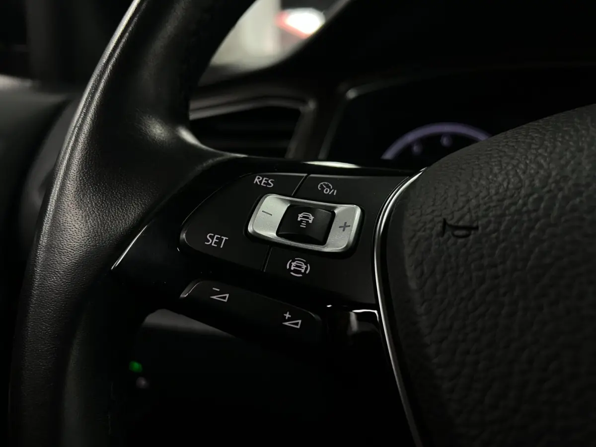 1.0 TSI | ACC | PDC | Camera | Elektr.koffer