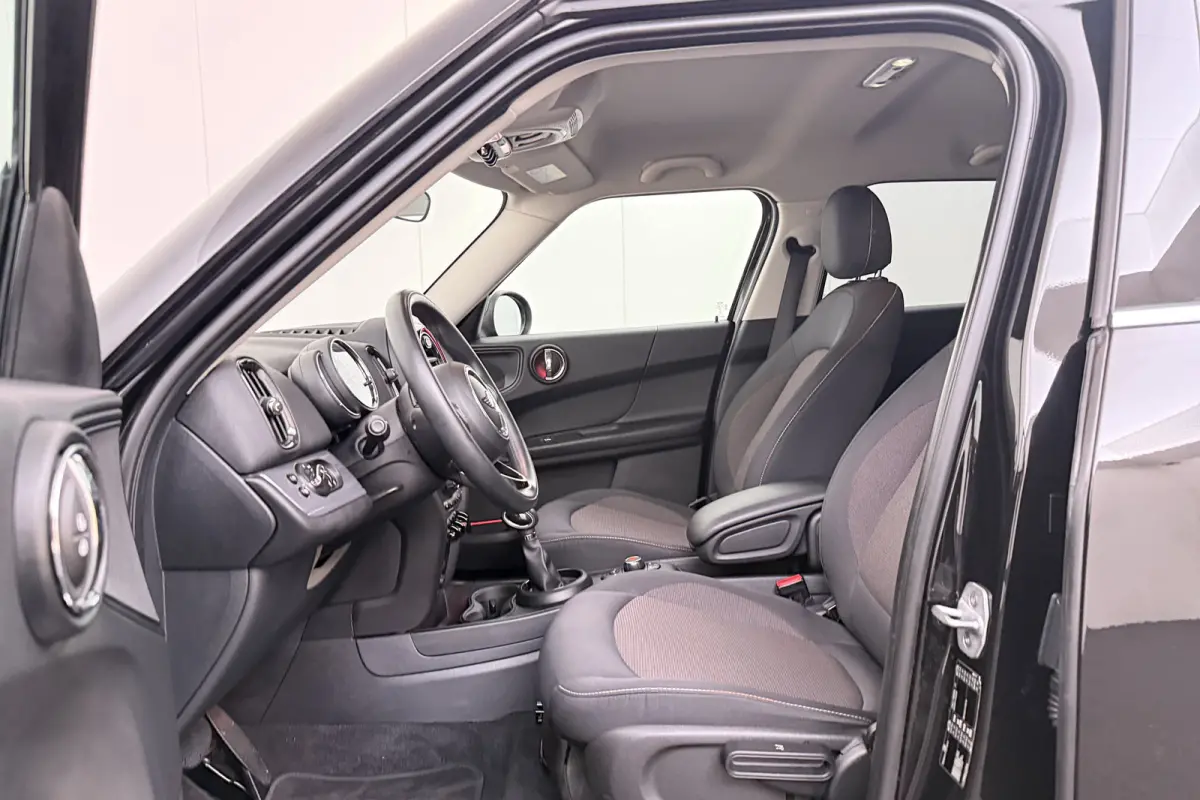 1.5 Aut. One Business Climate Keyless Entry Park.sens LED