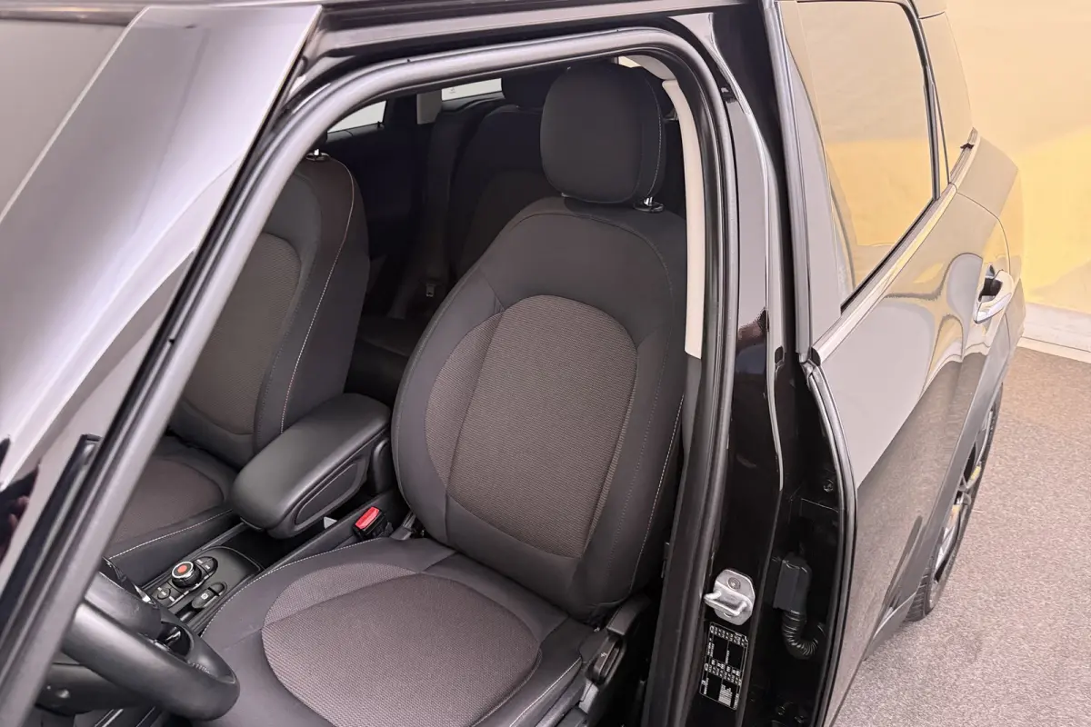 1.5 Aut. One Business Climate Keyless Entry Park.sens LED