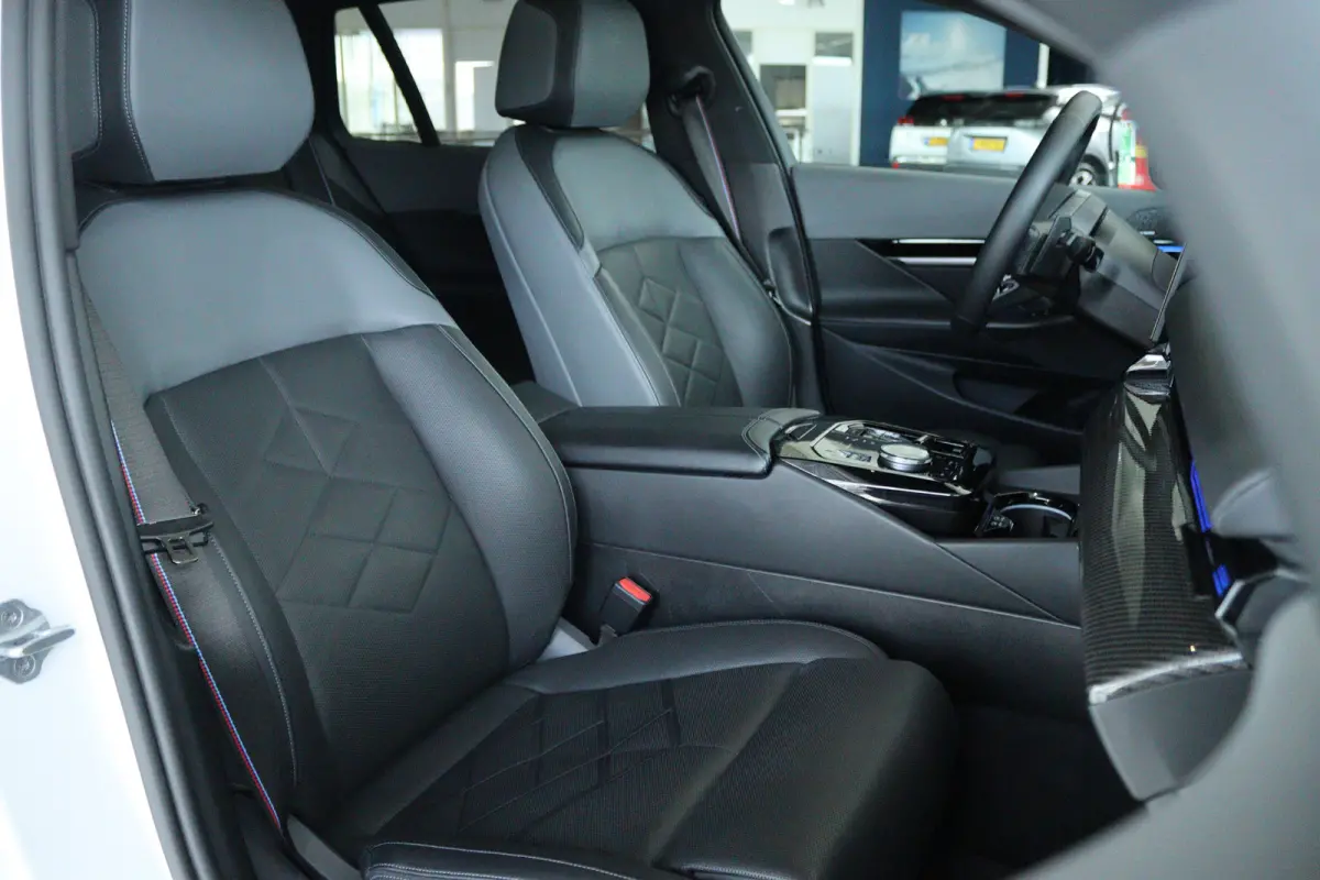 530e M-Sport Pro | Adapt. Cruise | Harman & Kardon | Pano | Trekhaak | Stoelventilatie | Carbon in/ex | Memory |