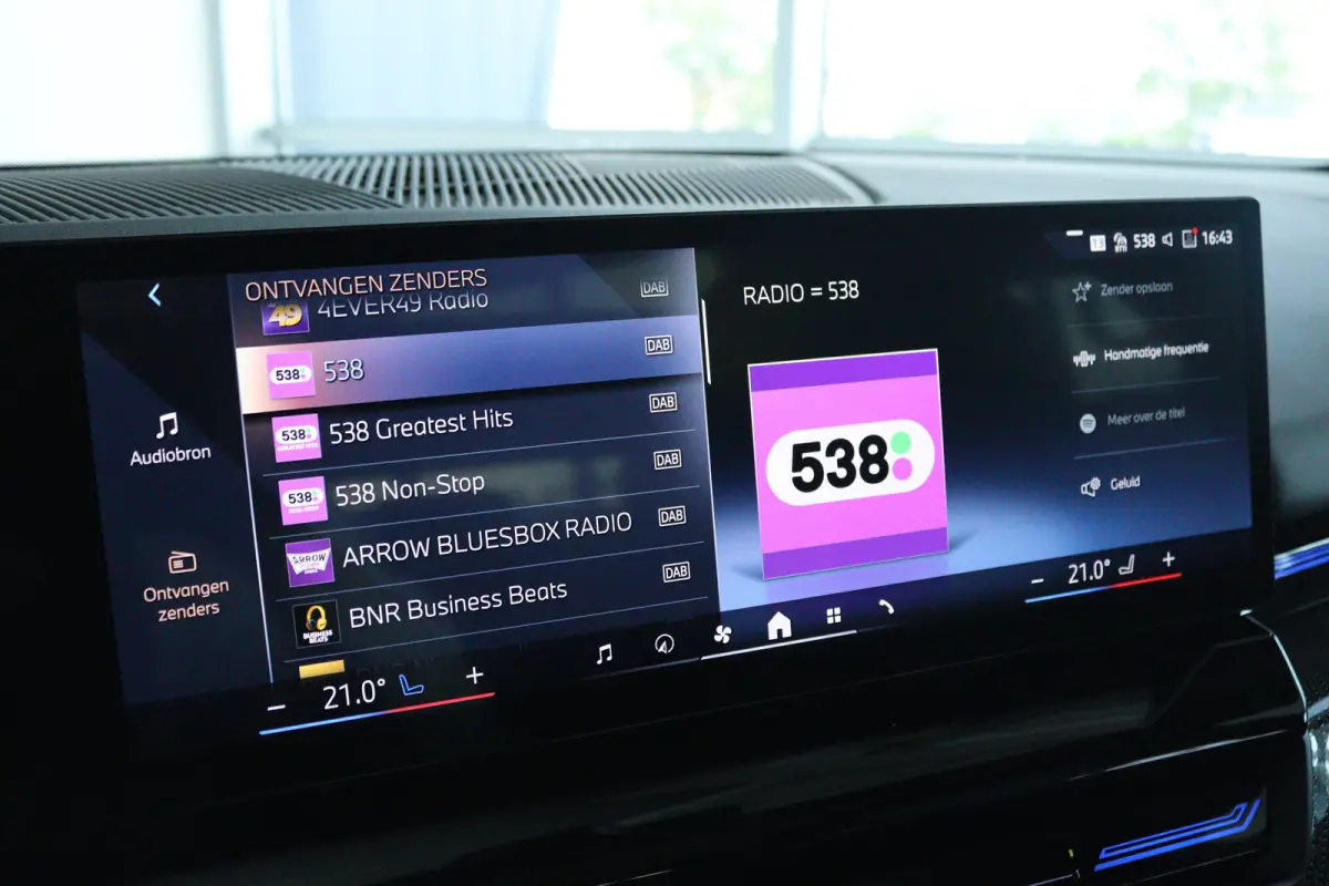 530e M-Sport Pro | Adapt. Cruise | Harman & Kardon | Pano | Trekhaak | Stoelventilatie | Carbon in/ex | Memory |