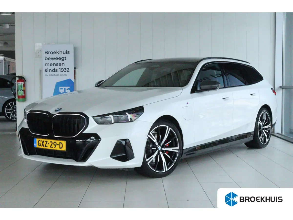 530e M-Sport Pro | Adapt. Cruise | Harman & Kardon | Pano | Trekhaak | Stoelventilatie | Carbon in/ex | Memory |