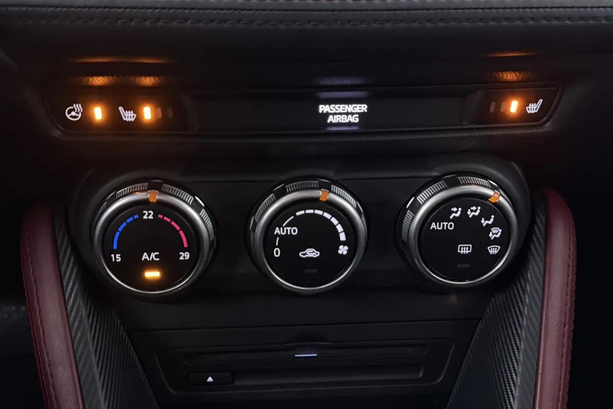 2.0 SkyActiv-G 120 GT-M (TREKHAAK, CAMERA, STOEL/STUURVERWARMING, NAVIGATIE, SENSOREN, TREKHAAK, CRUISE ADAPTIEF)