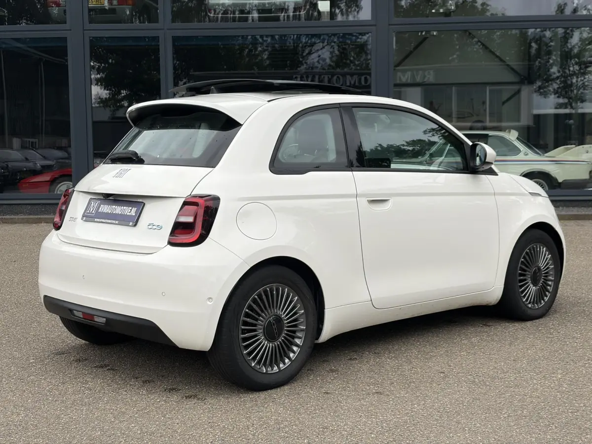 Icon 42 kWh 34.000 KM! | UNIEKE KM-STAND | SOH 92% | PANORAMADAK | STOELVERWARMING |  PARKEERSENSOREN VOOR + ACHTER  + CAMERA | DODEHOEK | ADAPTIVE CRUISE CONTROL | FIAT DEALER ONDERHOUDEN |