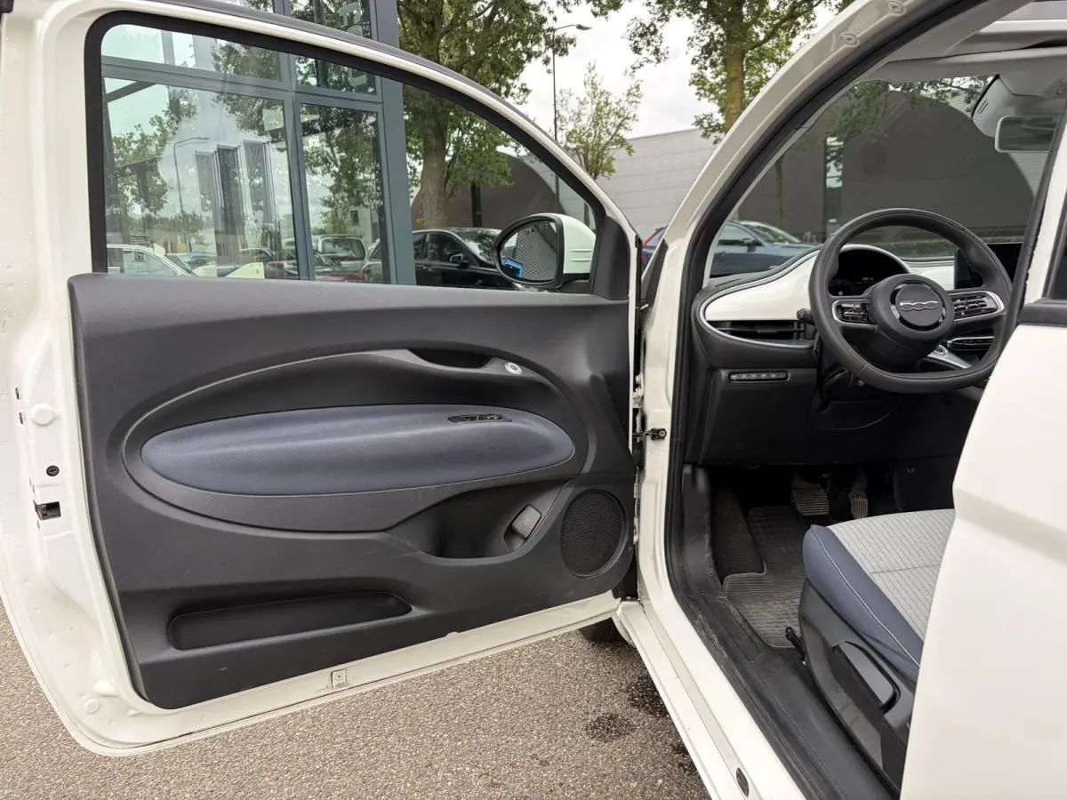 Icon 42 kWh 34.000 KM! | UNIEKE KM-STAND | SOH 92% | PANORAMADAK | STOELVERWARMING |  PARKEERSENSOREN VOOR + ACHTER  + CAMERA | DODEHOEK | ADAPTIVE CRUISE CONTROL | FIAT DEALER ONDERHOUDEN |