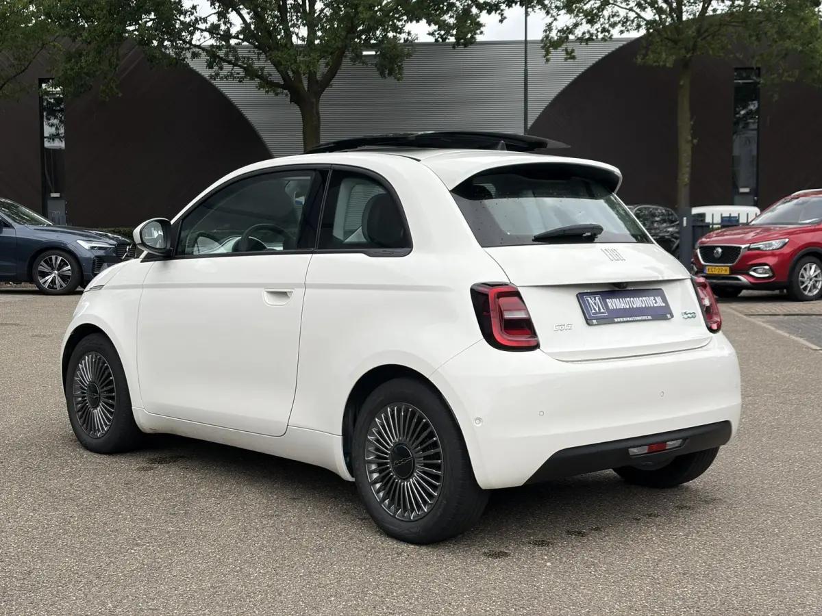 Icon 42 kWh 34.000 KM! | UNIEKE KM-STAND | SOH 92% | PANORAMADAK | STOELVERWARMING |  PARKEERSENSOREN VOOR + ACHTER  + CAMERA | DODEHOEK | ADAPTIVE CRUISE CONTROL | FIAT DEALER ONDERHOUDEN |