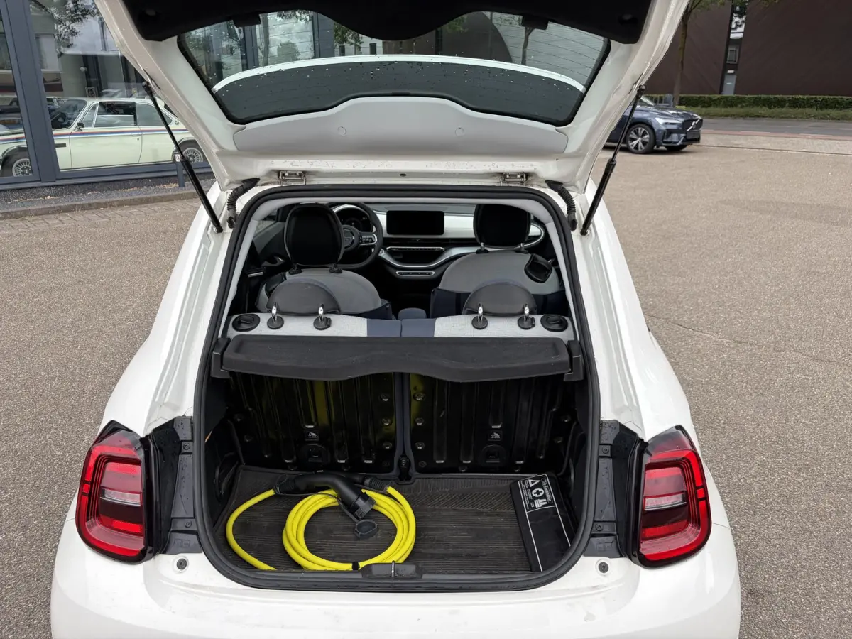 Icon 42 kWh 34.000 KM! | UNIEKE KM-STAND | SOH 92% | PANORAMADAK | STOELVERWARMING |  PARKEERSENSOREN VOOR + ACHTER  + CAMERA | DODEHOEK | ADAPTIVE CRUISE CONTROL | FIAT DEALER ONDERHOUDEN |