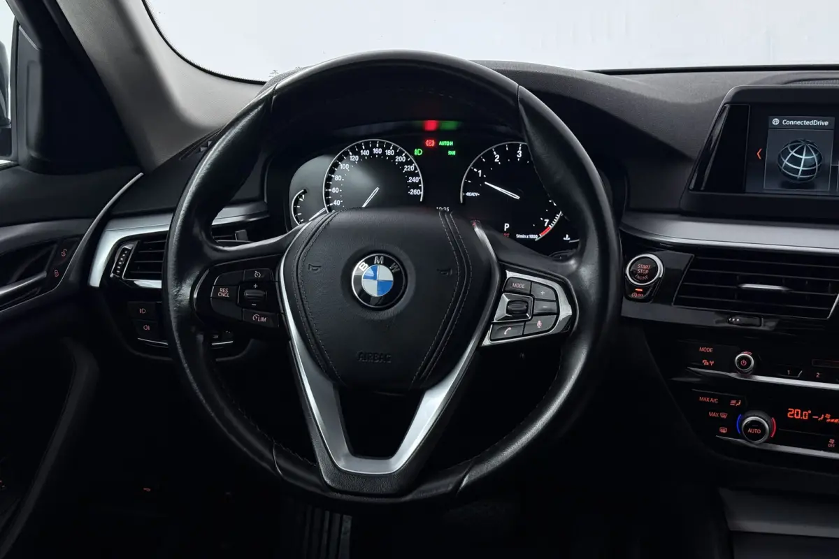 530i Executive (ELEKTR STOELEN, NAVIGATIE, CRUISE CONTROL, DEALER ONDERHOUDEN)