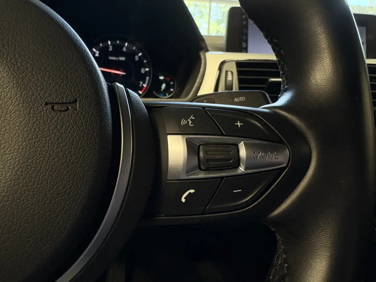 318i Edition M Sport Shadow Executive Cruise, Navi, Schuifdak