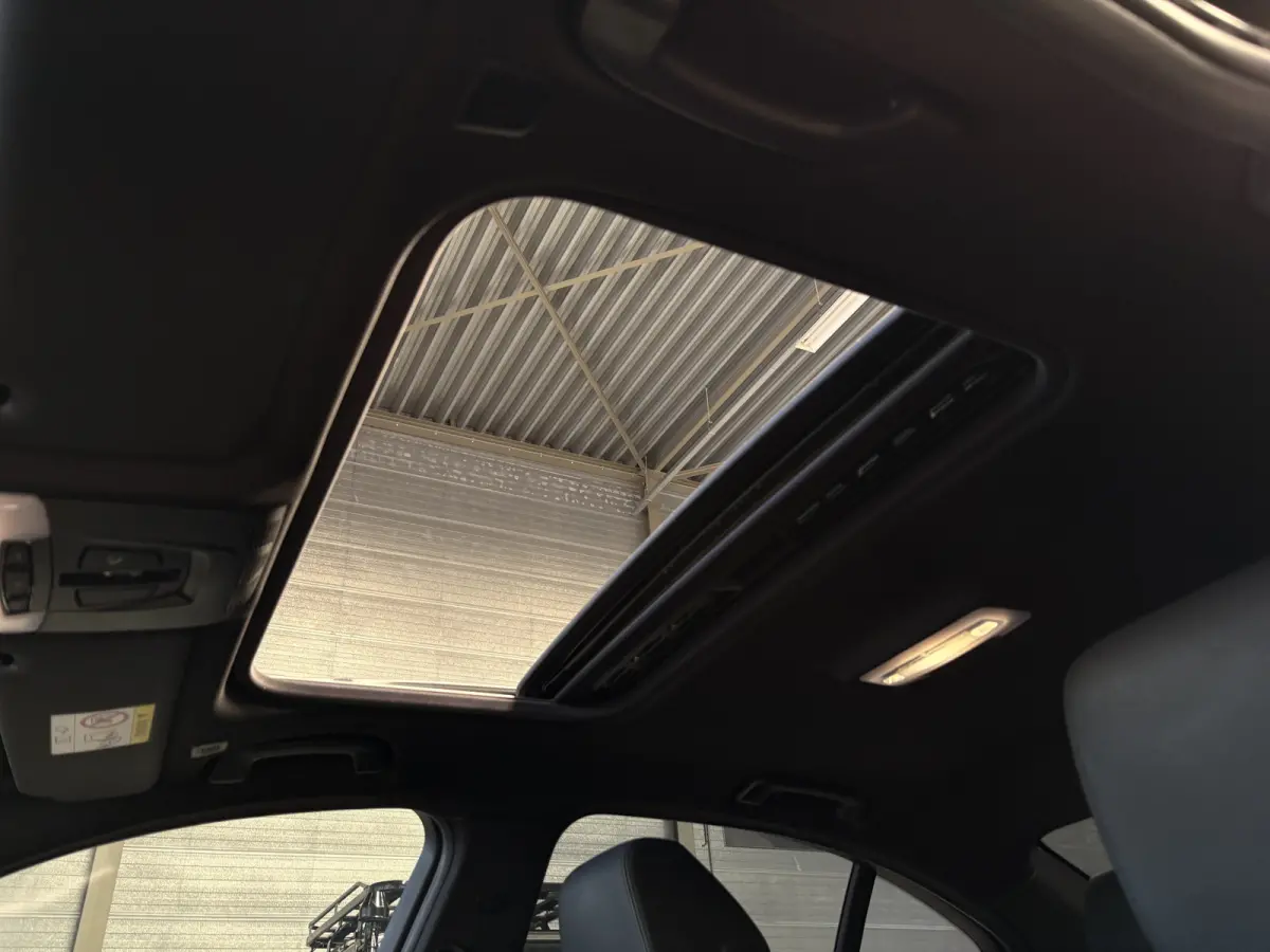 318i Edition M Sport Shadow Executive Cruise, Navi, Schuifdak