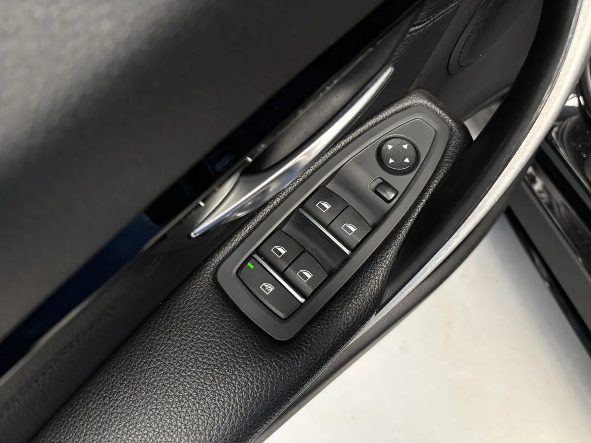 318i Edition M Sport Shadow Executive Cruise, Navi, Schuifdak