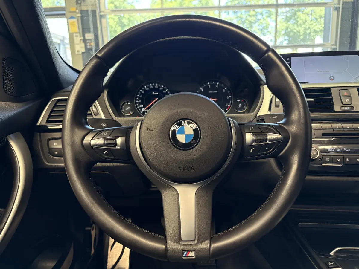 318i Edition M Sport Shadow Executive Cruise, Navi, Schuifdak