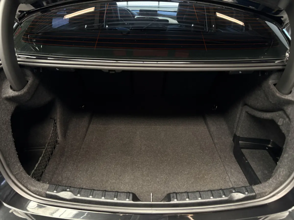 318i Edition M Sport Shadow Executive Cruise, Navi, Schuifdak