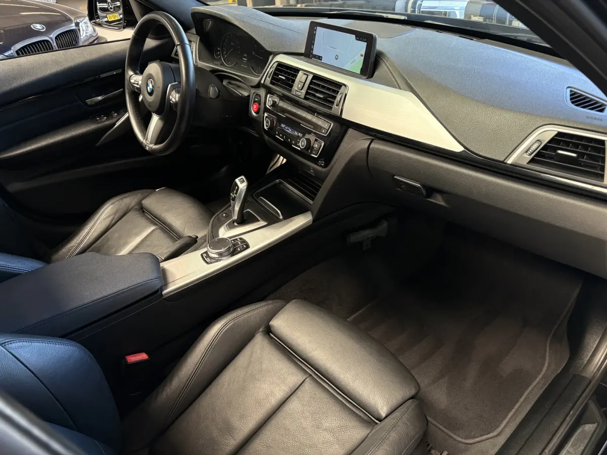 318i Edition M Sport Shadow Executive Cruise, Navi, Schuifdak