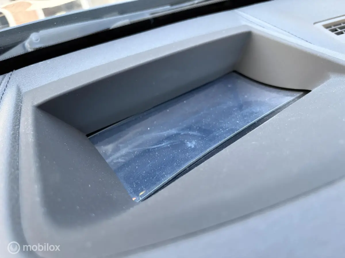 sDrive20i High Executive|Afneembare Trekhaak|HUD|Sportstoelen|Leer|Zwarte Hemel|Sfeerverlichting|Carplay.