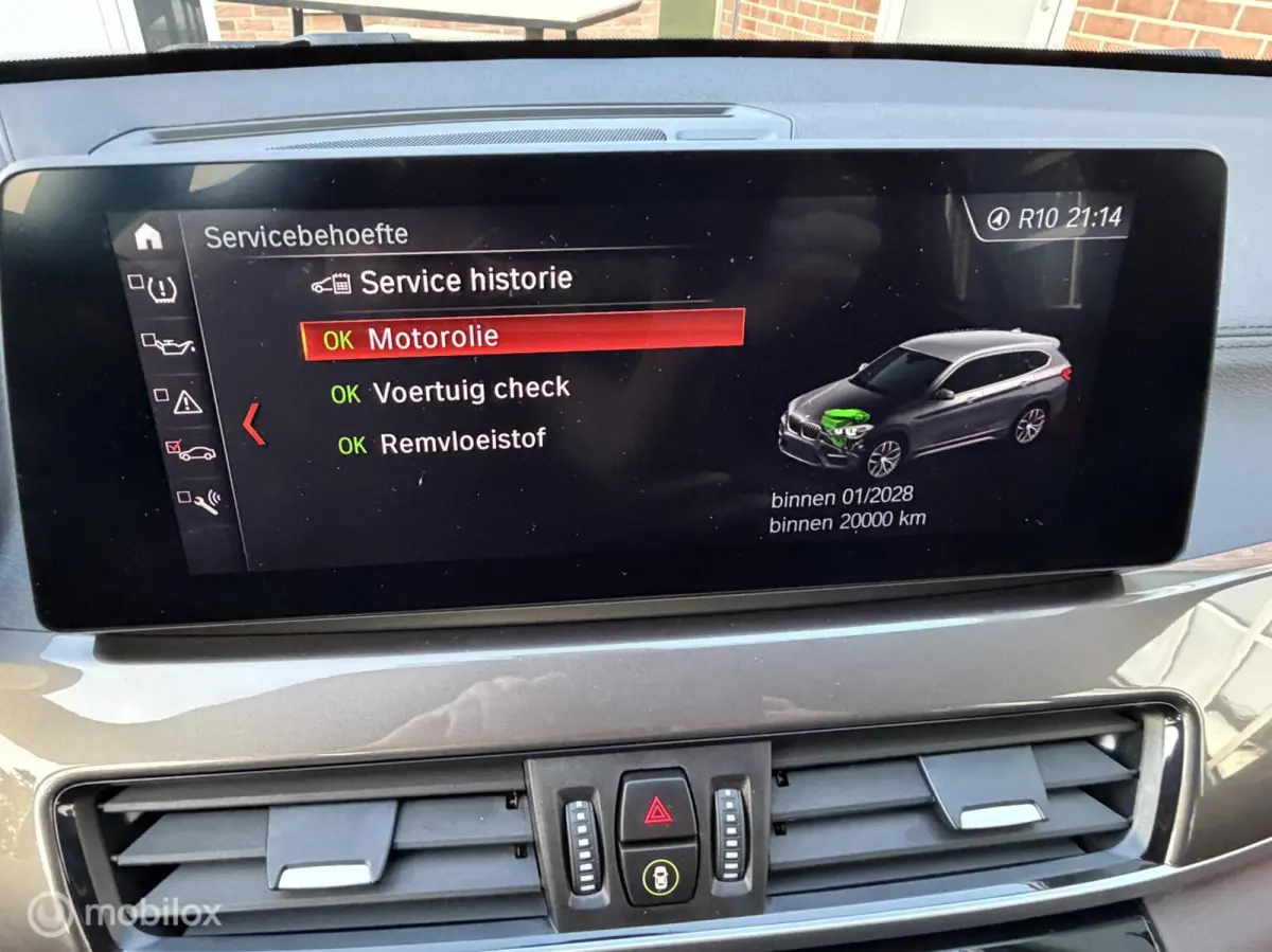 sDrive20i High Executive|Afneembare Trekhaak|HUD|Sportstoelen|Leer|Zwarte Hemel|Sfeerverlichting|Carplay.