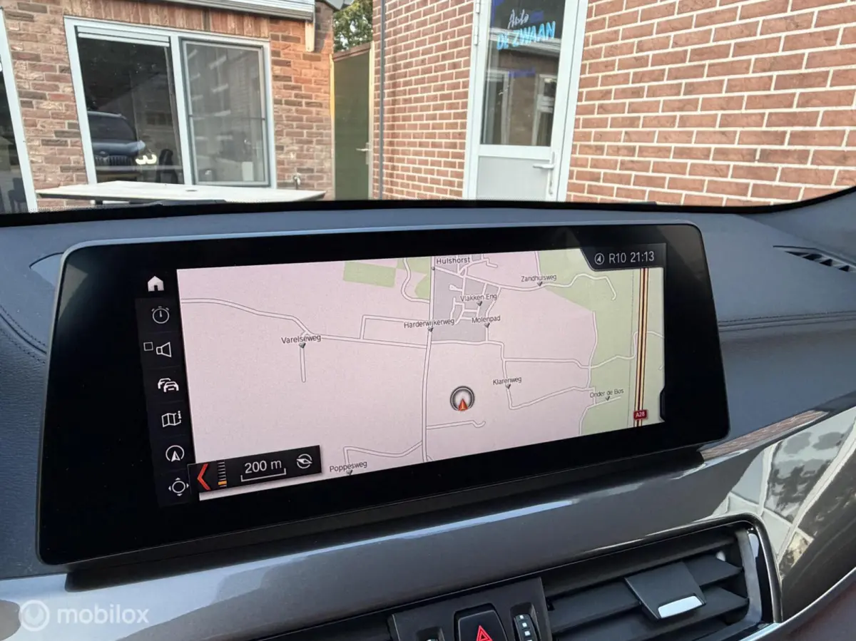 sDrive20i High Executive|Afneembare Trekhaak|HUD|Sportstoelen|Leer|Zwarte Hemel|Sfeerverlichting|Carplay.