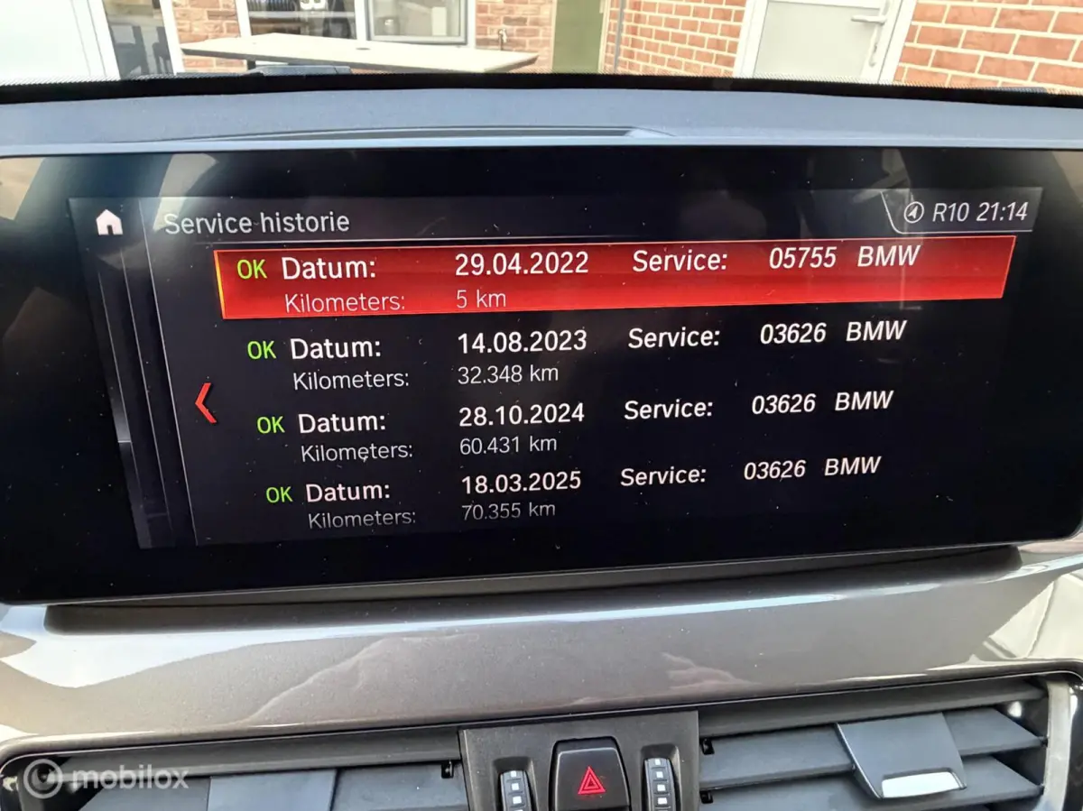 sDrive20i High Executive|Afneembare Trekhaak|HUD|Sportstoelen|Leer|Zwarte Hemel|Sfeerverlichting|Carplay.
