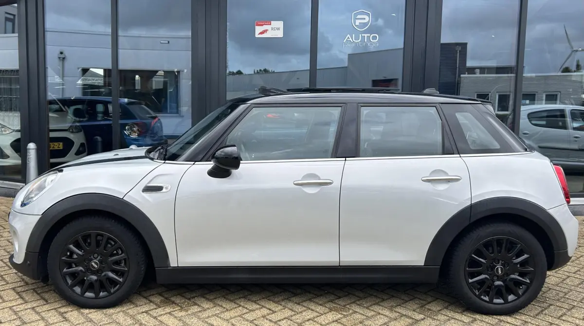 1.5 Cooper Business 136PK | PANO | NAP | Airco | Cruise Control | Lichtmetalen Velgen | Armsteun |