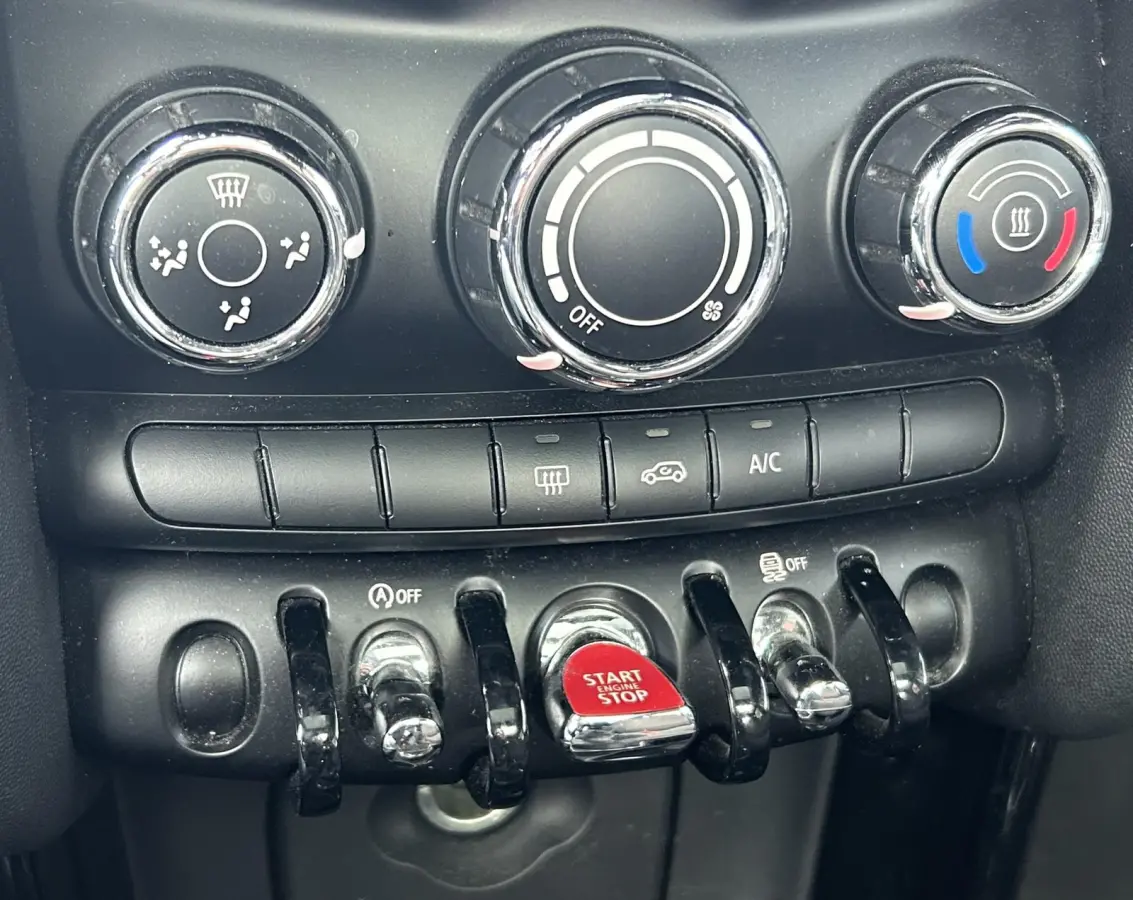 1.5 Cooper Business 136PK | PANO | NAP | Airco | Cruise Control | Lichtmetalen Velgen | Armsteun |