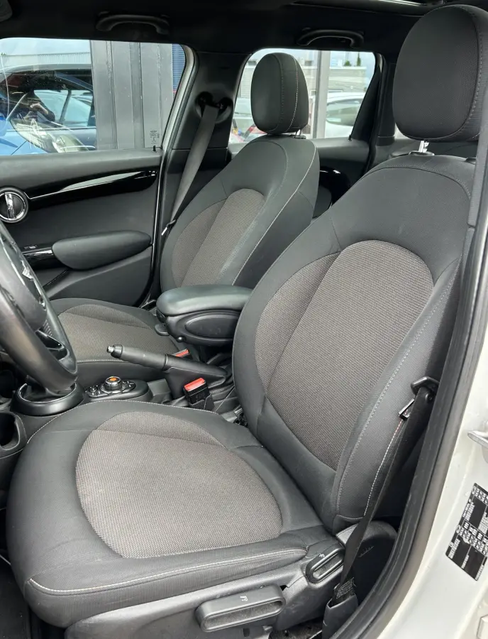 1.5 Cooper Business 136PK | PANO | NAP | Airco | Cruise Control | Lichtmetalen Velgen | Armsteun |