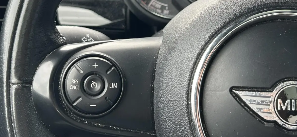 1.5 Cooper Business 136PK | PANO | NAP | Airco | Cruise Control | Lichtmetalen Velgen | Armsteun |