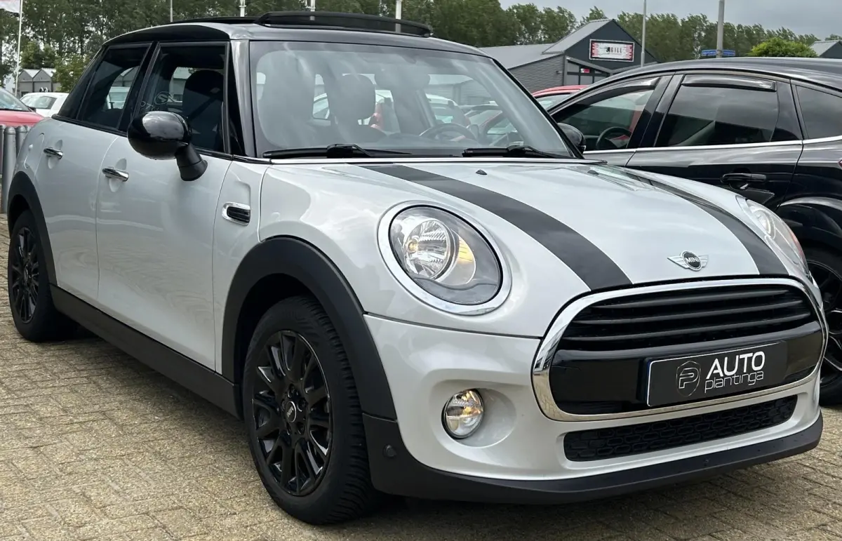 1.5 Cooper Business 136PK | PANO | NAP | Airco | Cruise Control | Lichtmetalen Velgen | Armsteun |