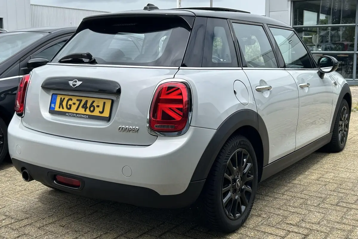 1.5 Cooper Business 136PK | PANO | NAP | Airco | Cruise Control | Lichtmetalen Velgen | Armsteun |