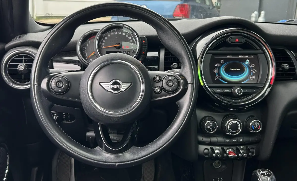 1.5 Cooper Business 136PK | PANO | NAP | Airco | Cruise Control | Lichtmetalen Velgen | Armsteun |