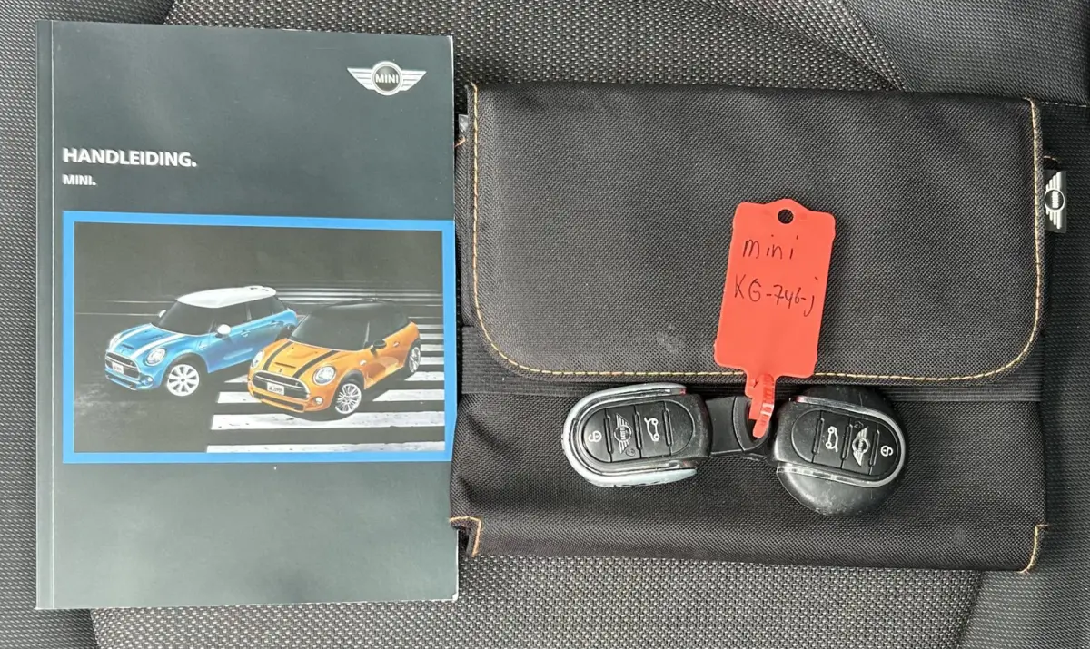 1.5 Cooper Business 136PK | PANO | NAP | Airco | Cruise Control | Lichtmetalen Velgen | Armsteun |