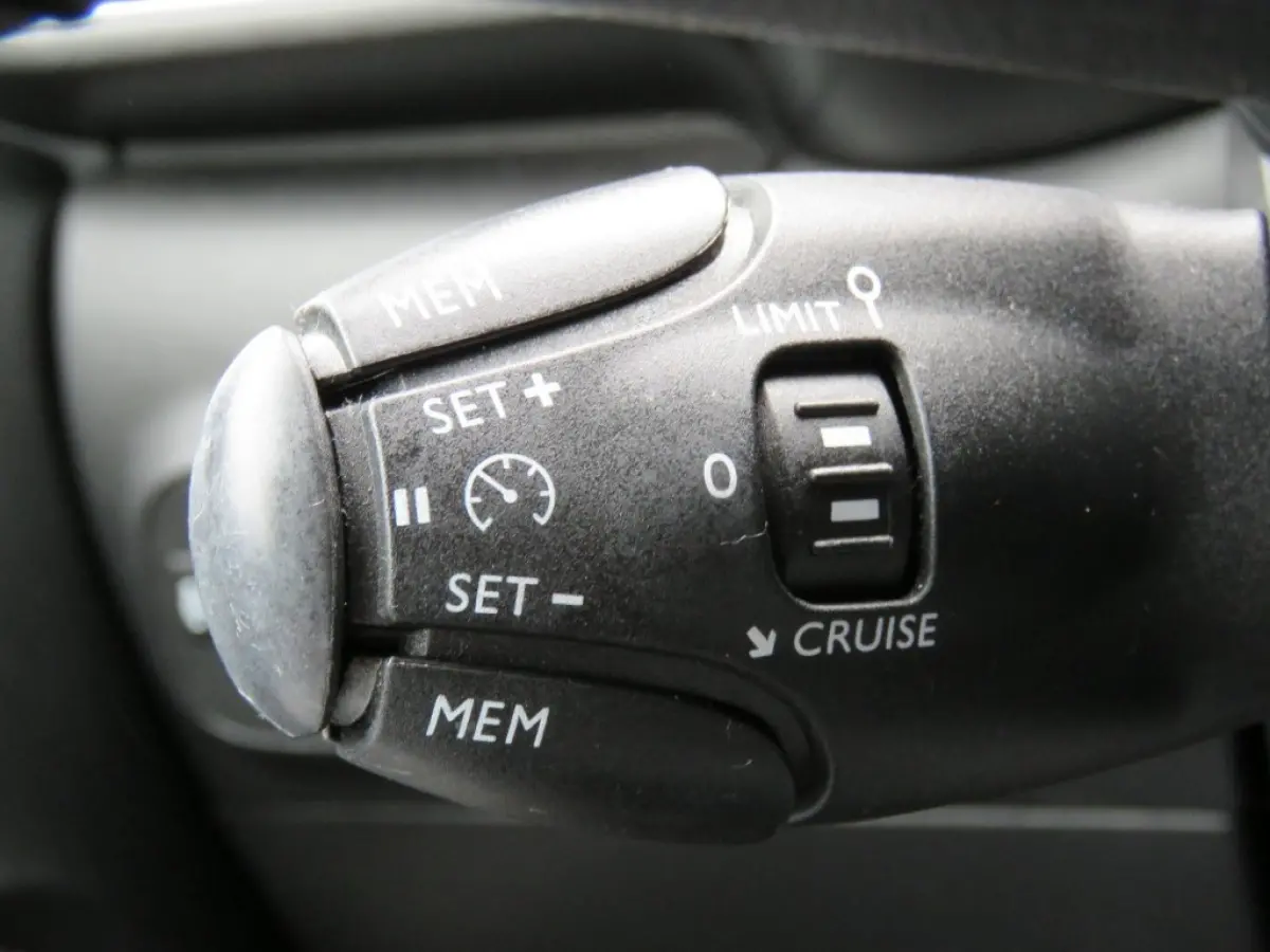 1.2 PT FEEL / Carplay / Clima / BOVAG garantie
