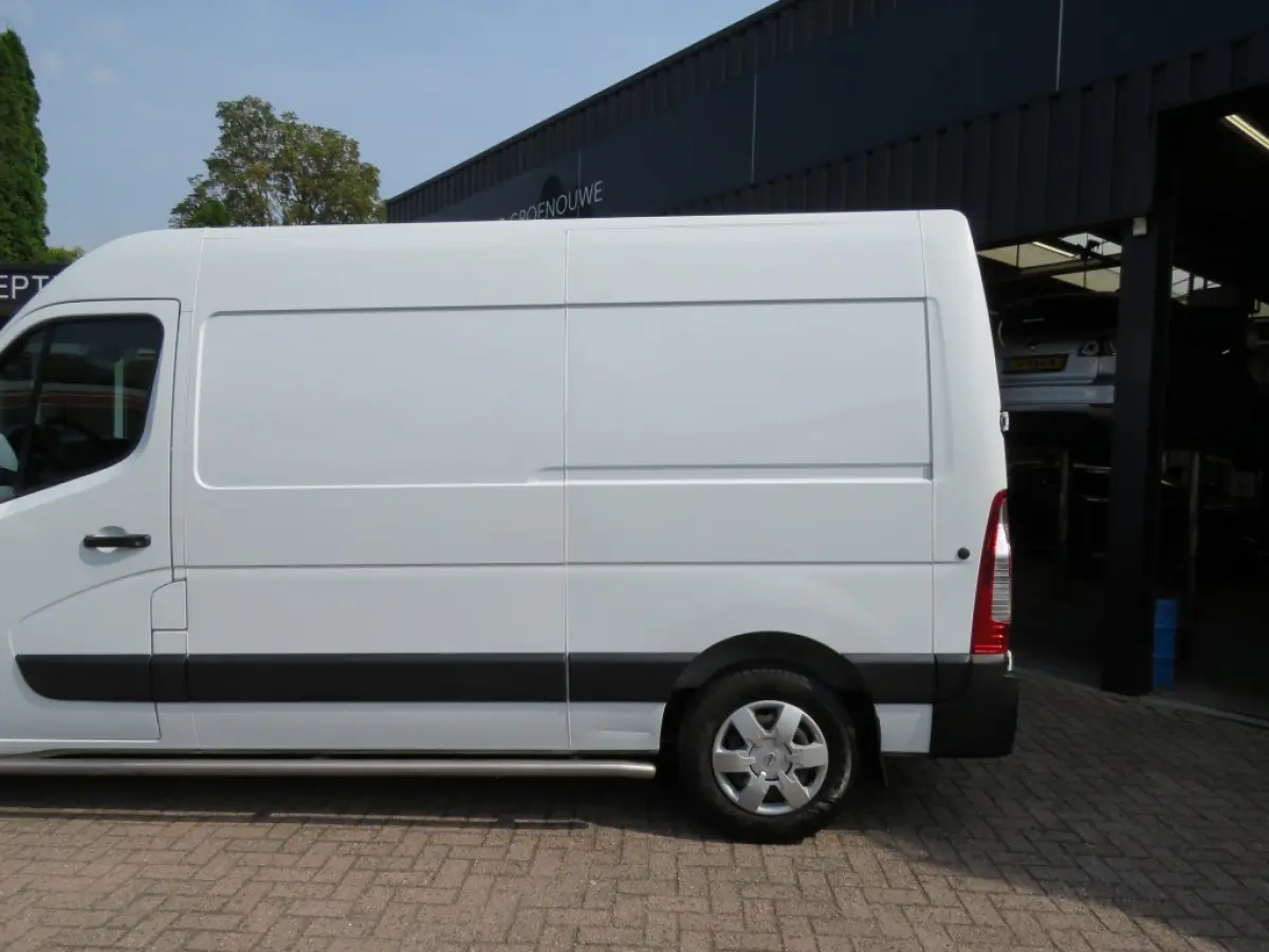 2.3 dCi 130PK L2H2 Business / Navi / Camera / Acc