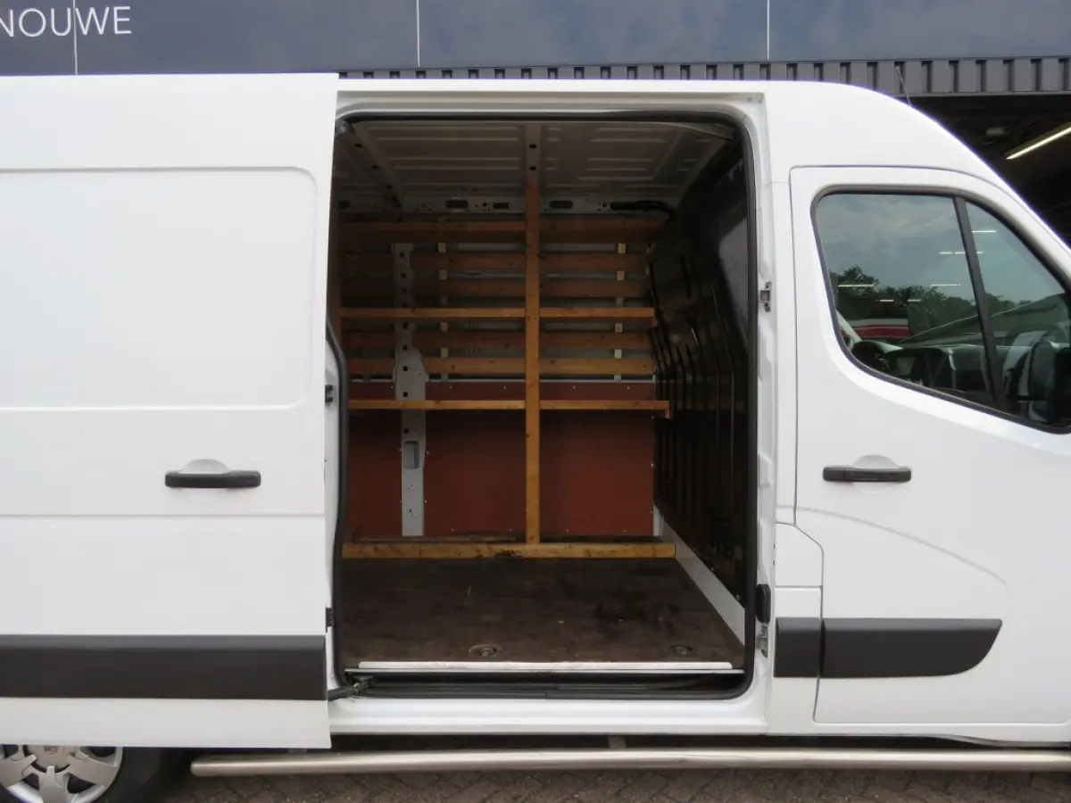 2.3 dCi 130PK L2H2 Business / Navi / Camera / Acc