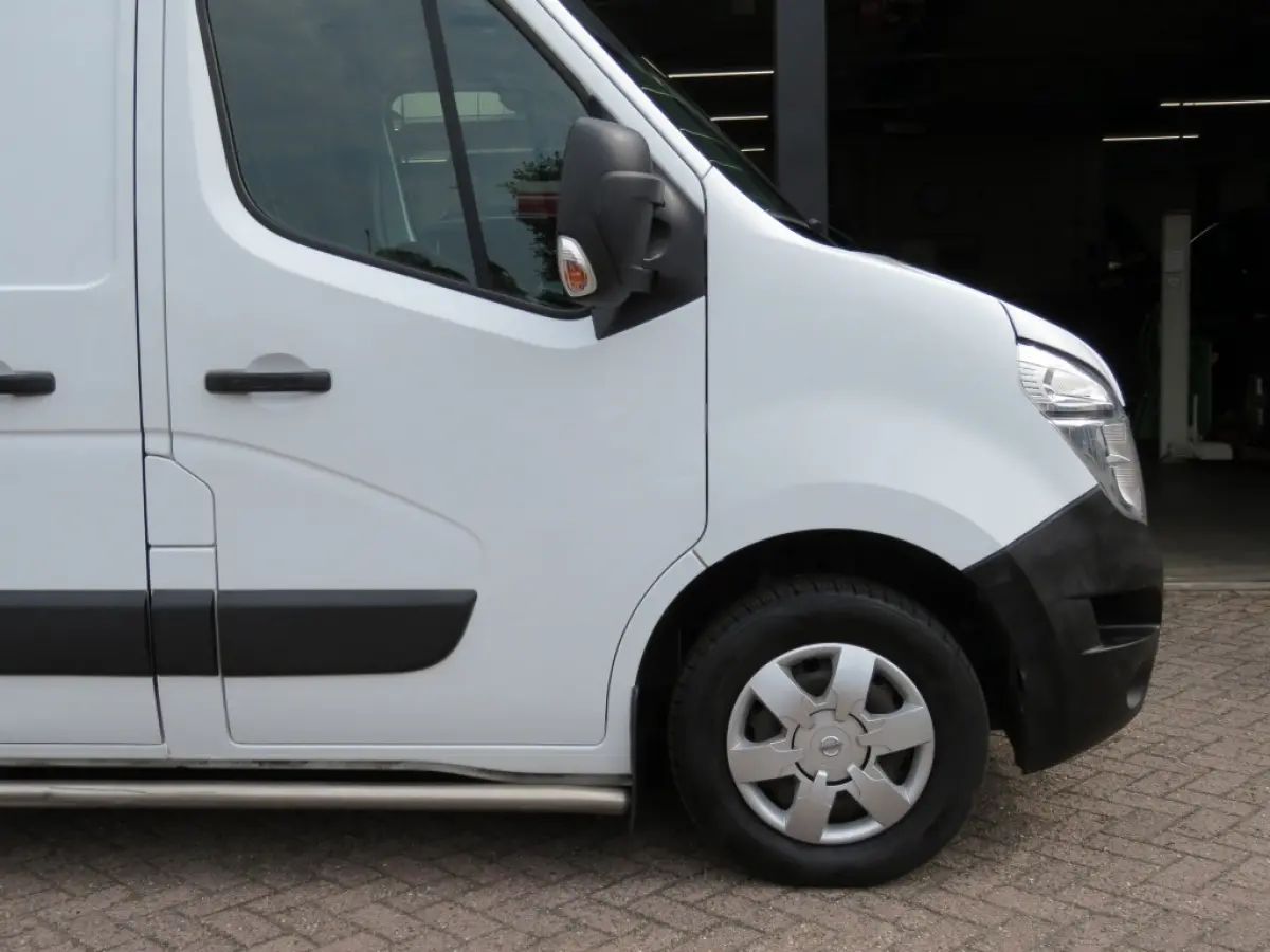2.3 dCi 130PK L2H2 Business / Navi / Camera / Acc