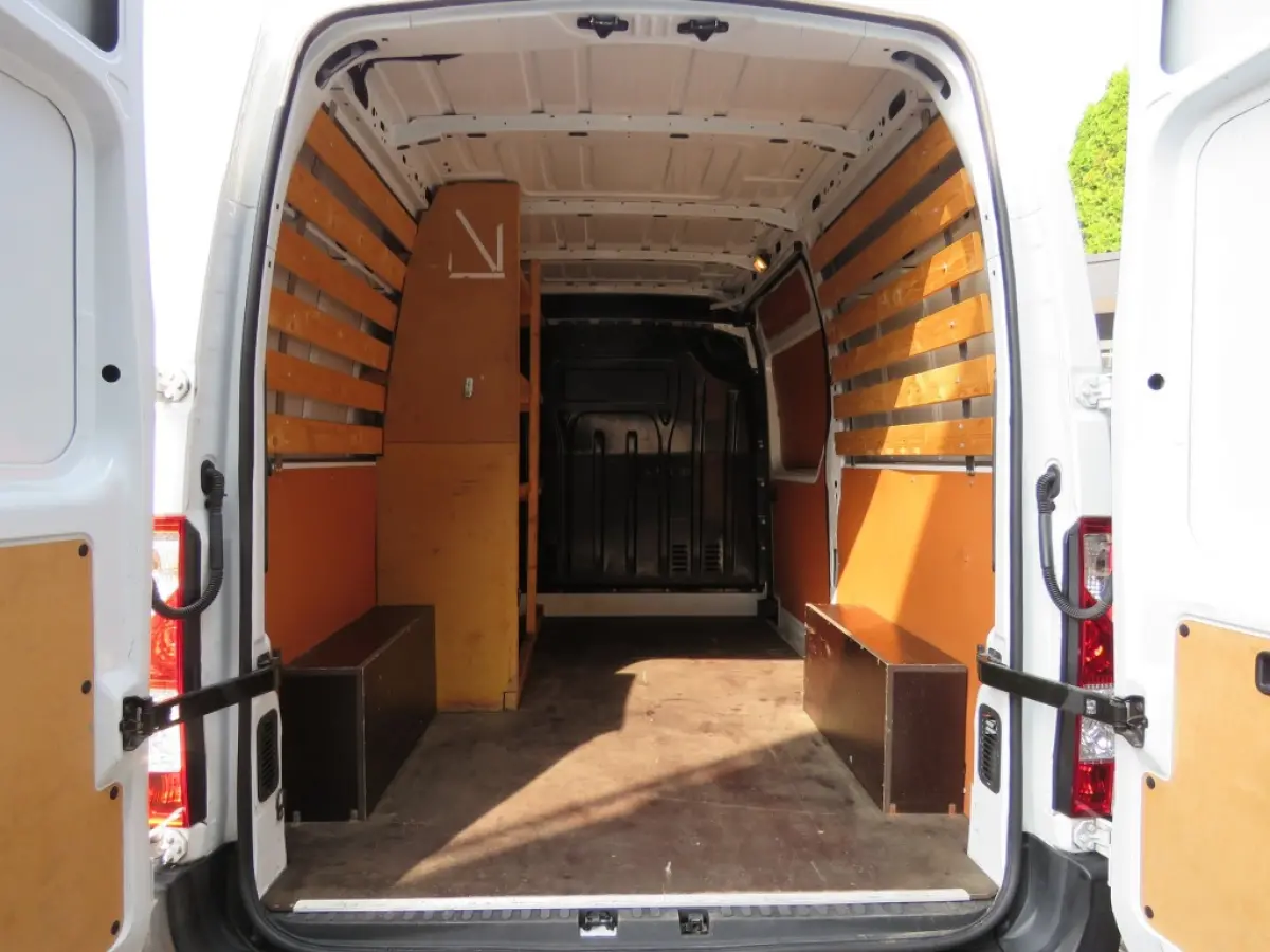 2.3 dCi 130PK L2H2 Business / Navi / Camera / Acc