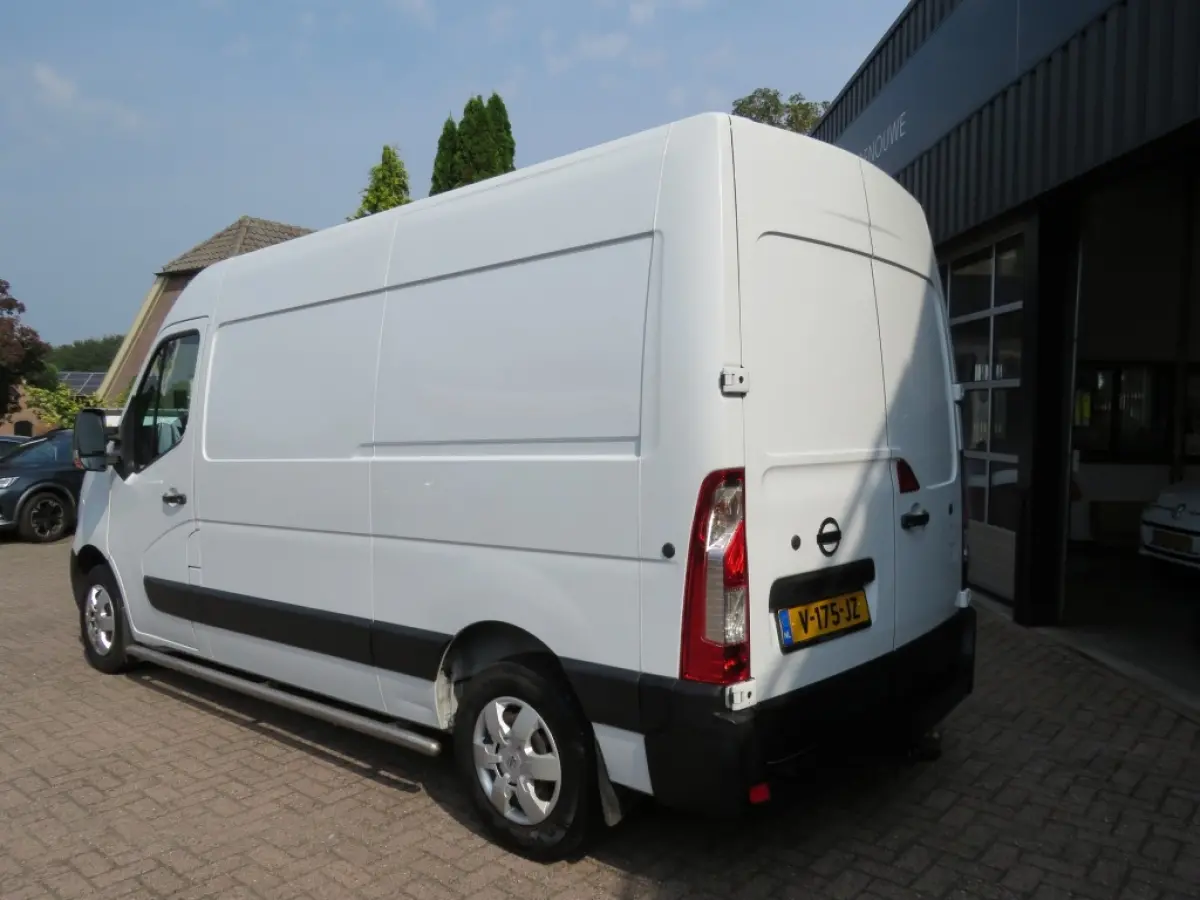 2.3 dCi 130PK L2H2 Business / Navi / Camera / Acc
