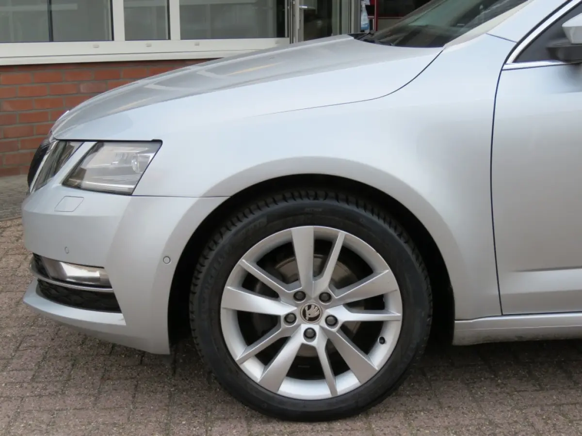 1.0 115pk TSI Greentech Business Edition Plus / Led / Came