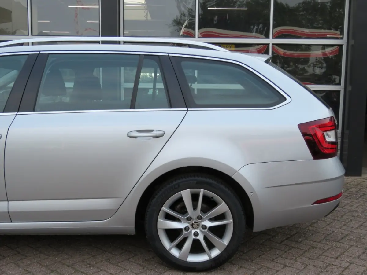 1.0 115pk TSI Greentech Business Edition Plus / Led / Came