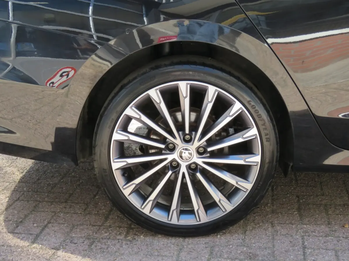 1.4 TSI 204PK IV PHEV SPORTLINE / 19 Inch / Memory Sportstoelen / Zwarte hemel / Stoelverw. / BOVAG garantie