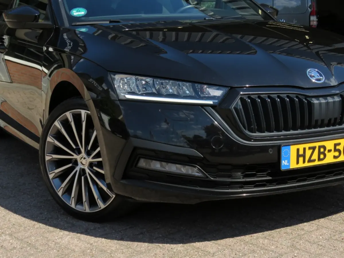 1.4 TSI 204PK IV PHEV SPORTLINE / 19 Inch / Memory Sportstoelen / Zwarte hemel / Stoelverw. / BOVAG garantie