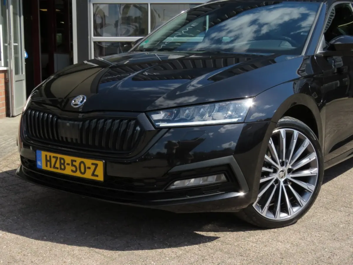 1.4 TSI 204PK IV PHEV SPORTLINE / 19 Inch / Memory Sportstoelen / Zwarte hemel / Stoelverw. / BOVAG garantie