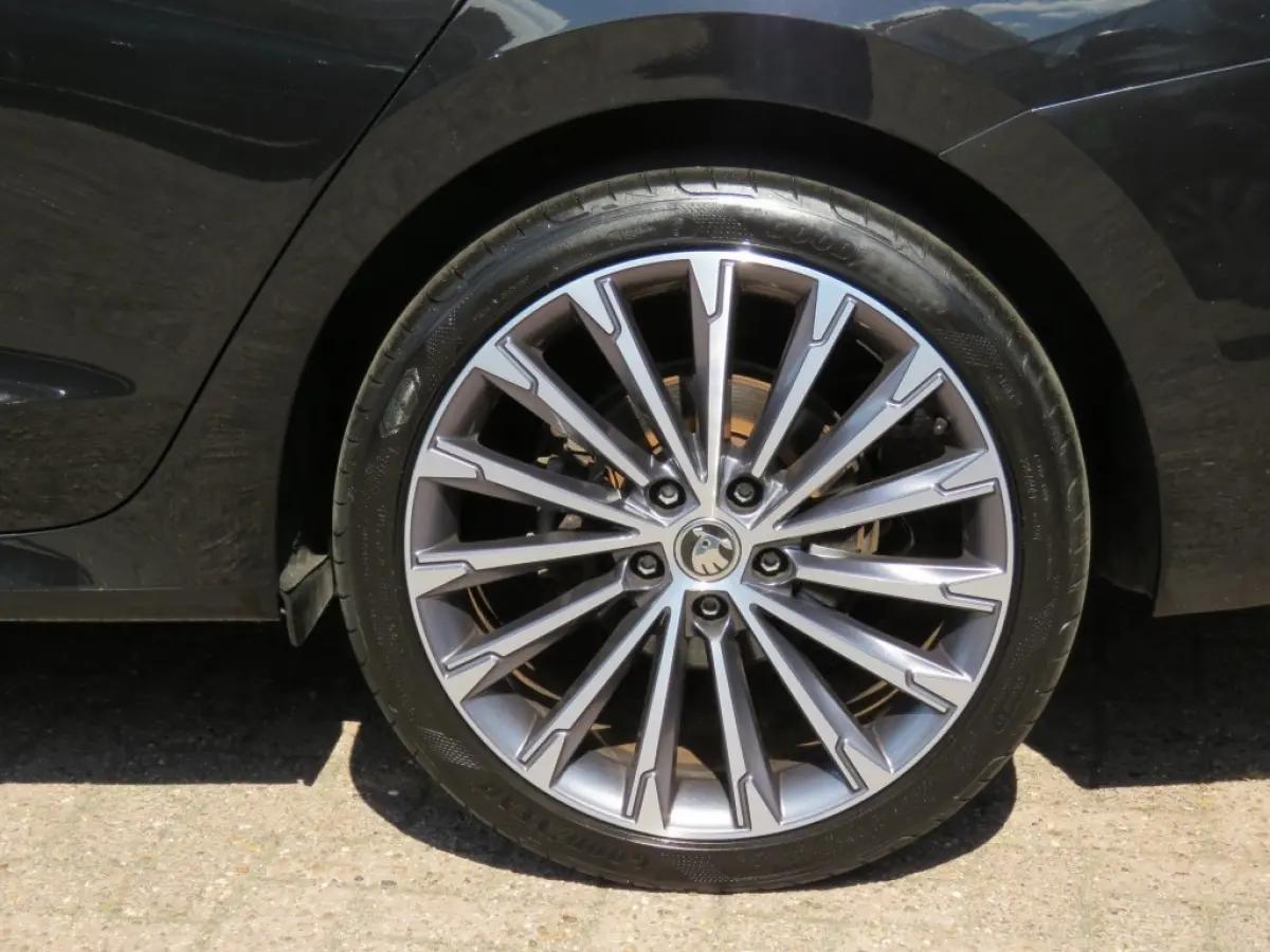 1.4 TSI 204PK IV PHEV SPORTLINE / 19 Inch / Memory Sportstoelen / Zwarte hemel / Stoelverw. / BOVAG garantie