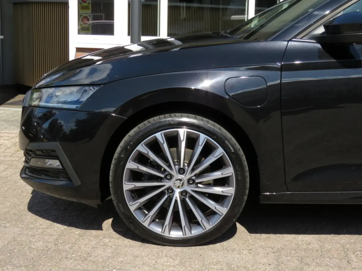 1.4 TSI 204PK IV PHEV SPORTLINE / 19 Inch / Memory Sportstoelen / Zwarte hemel / Stoelverw. / BOVAG garantie