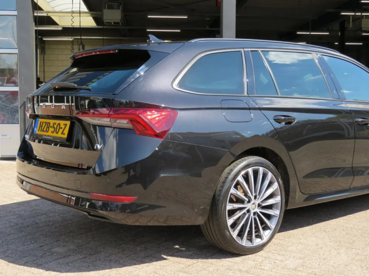 1.4 TSI 204PK IV PHEV SPORTLINE / 19 Inch / Memory Sportstoelen / Zwarte hemel / Stoelverw. / BOVAG garantie