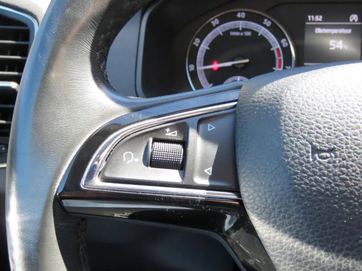 1.0 TSI115pk AMB. BUS. / Camera / Trekhaak / Carplay / BOVAG garantie