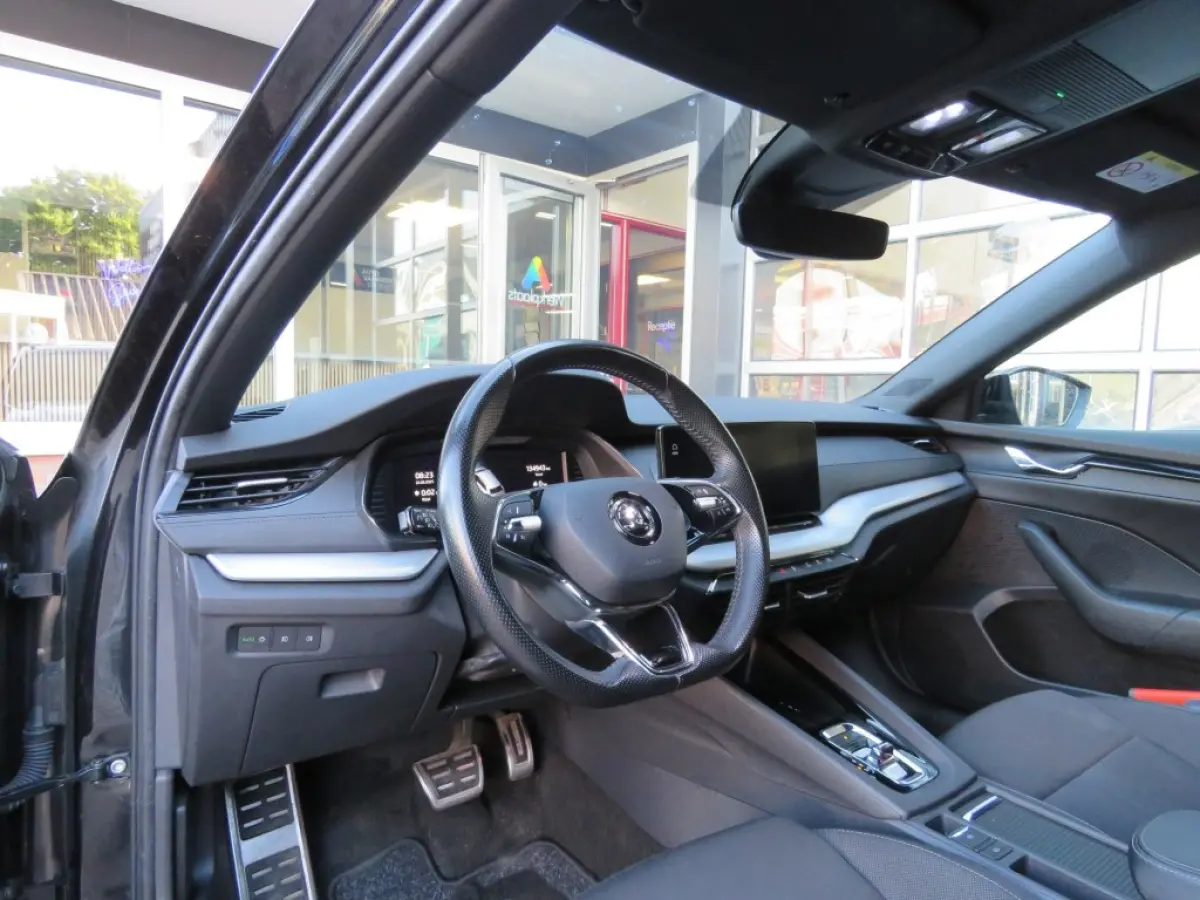 1.0 e-TSI DSG-aut. Sport Business / Sportstoelen / Navi / Zwarte hemel / BOVAG garantie