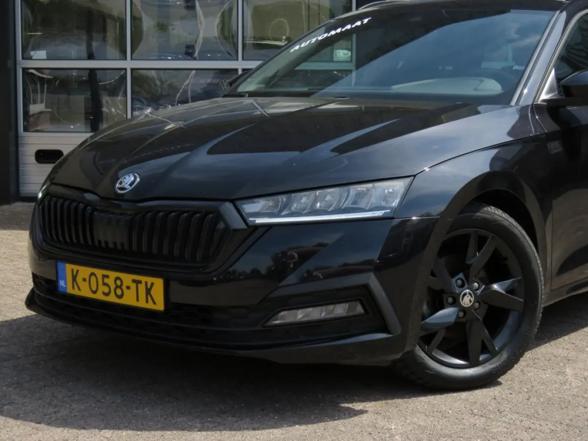 1.0 e-TSI DSG-aut. Sport Business / Sportstoelen / Navi / Zwarte hemel / BOVAG garantie