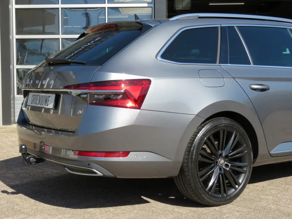 1.4 TSI IV Laurin&Klement / Pano / Trekhaak / Leder / Veel opties! / BOVAG garantie